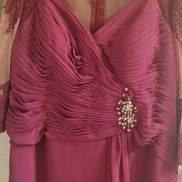 Formal dresses - Picture 4 of 10